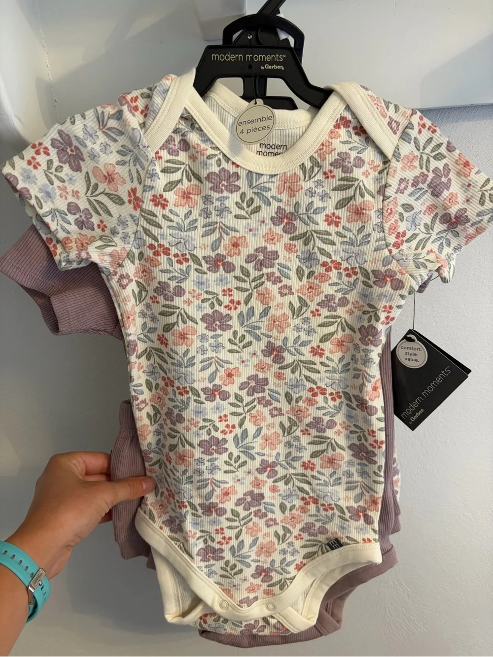 Modern Moments by Gerber 4-pack short sleeve bodysuit/shorts set